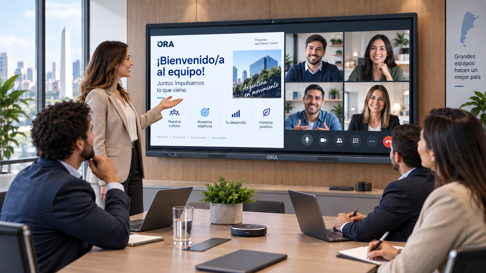 Reunión híbrida con participantes presenciales y remotos
